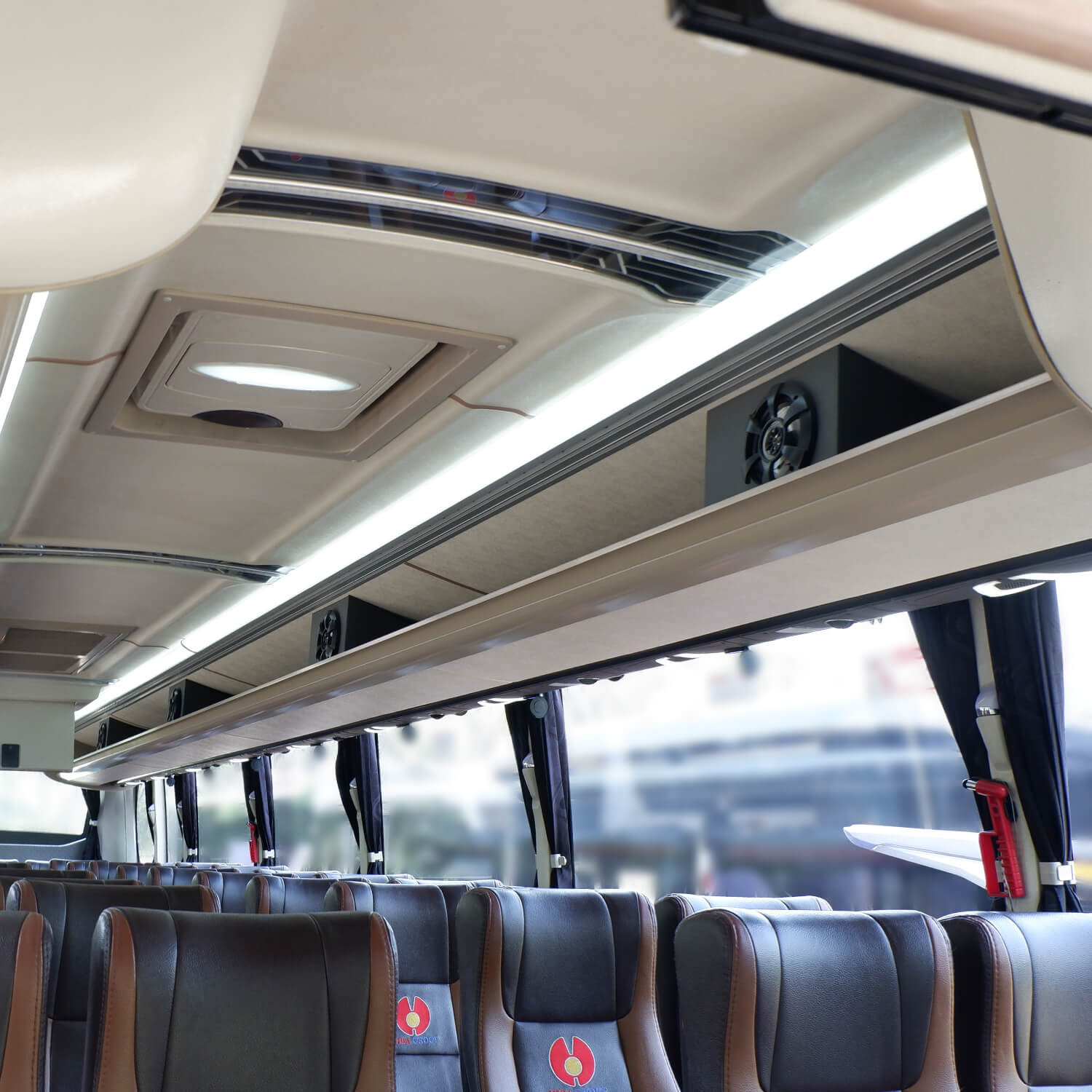 sewa bus pariwisata sewa bus antar jemput sewa bus karyawan rental bus charter bus carter bus