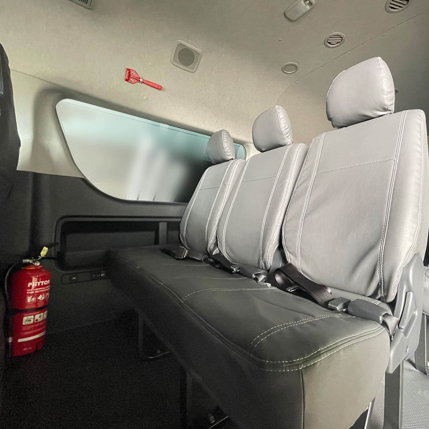 sewa bus pariwisata sewa bus antar jemput sewa bus karyawan rental bus charter bus carter bus HIACE COMMUTER 14 SEAT