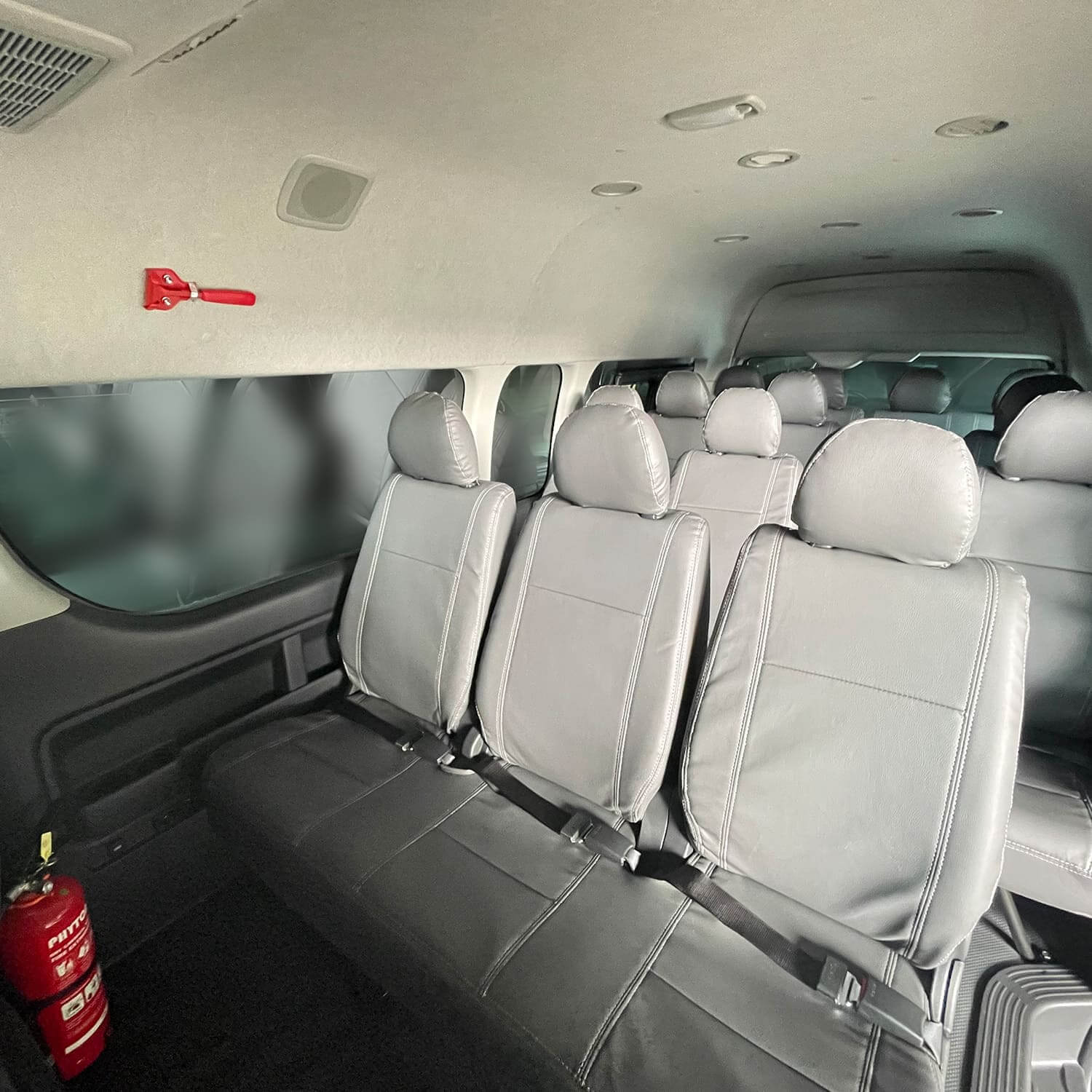 sewa bus pariwisata sewa bus antar jemput sewa bus karyawan rental bus charter bus carter bus HIACE COMMUTER 14 SEAT