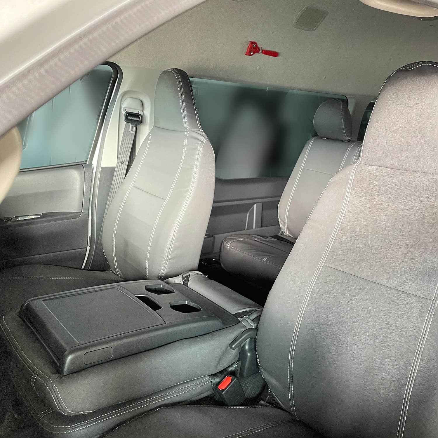 sewa bus pariwisata sewa bus antar jemput sewa bus karyawan rental bus charter bus carter bus HIACE COMMUTER 14 SEAT