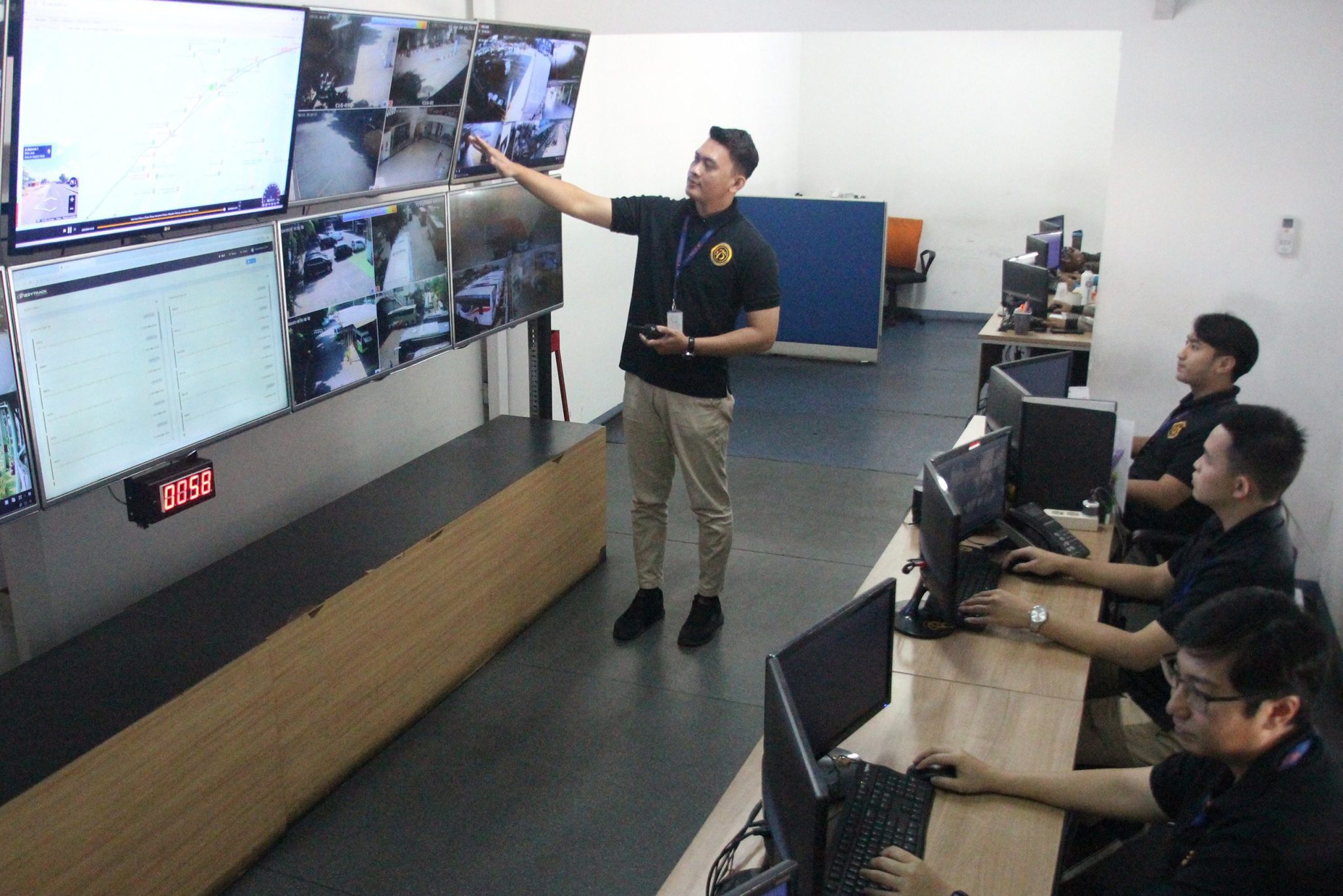 sewa bus pariwisata sewa bus antar jemput sewa bus karyawan rental bus charter bus carter bus